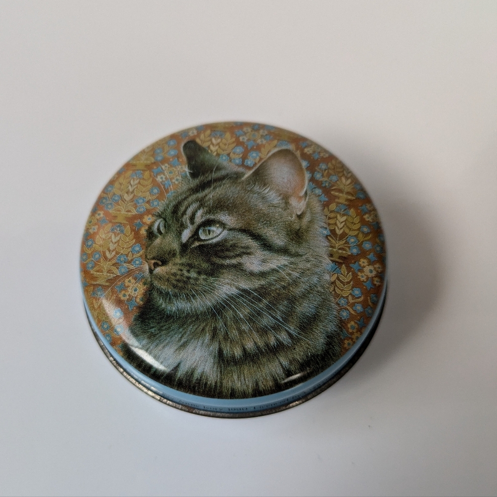 90's Vintage Lesley Anne Ivory Small Cat Tin Dated 1990 Decorative Collectible